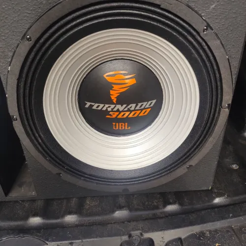 Caixa JBl Tornado 3000