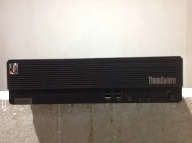 Desktop Lenovo ThinkCentre Ryzen 3 PRO AMD Radeon R5 430 2GB Memoria 16GB SSD 256