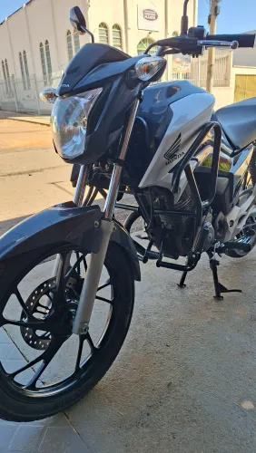titan 160 cc ano 2022  valor 17.500