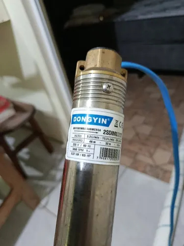 Bomba submersa para poço artesiano
