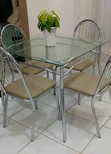 Mesa de Vidro com 4 Cadeiras