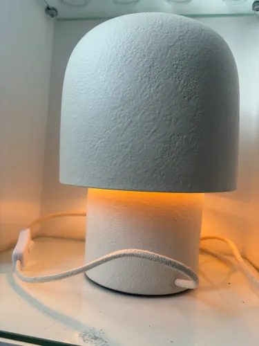 Luminária Abajur em cerâmica, formato de cogumelo. 