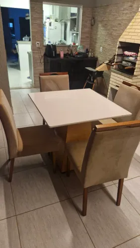 Mesa de jantar 4 cadeiras