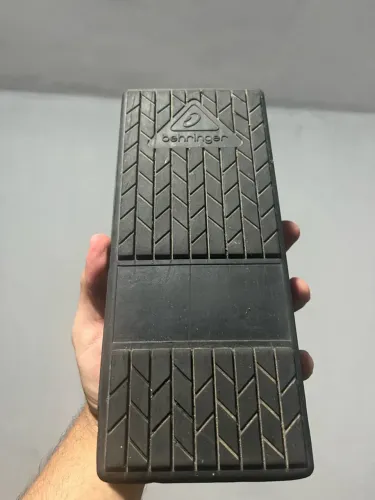 Pedal de expressão Behringer FCV100