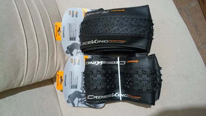 Par de Pneus Continental 29" - Cross King 2.3 + Race King 2.2 (Tubeless Ready)