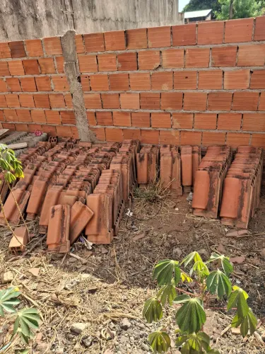 Vende-se telhas usadas