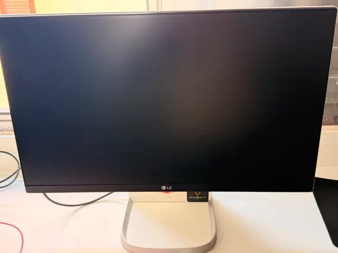 Computador All in One LG 24V550 - Intel Core i5 | SSD 480 GB | Tela Full HD 24?