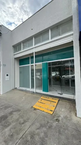 Salão Comercial térreo localizado no centro de Atibaia.
