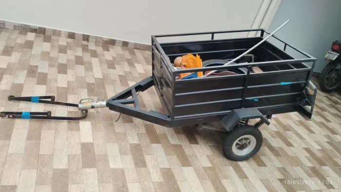 Carretinha para moto pouco usada