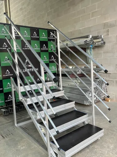 Escada Modular em Alumínio para Palco e Eventos | ALUMITECH