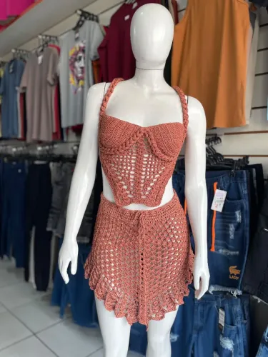 Conjunto de Crochê artesanal cropped/saia 