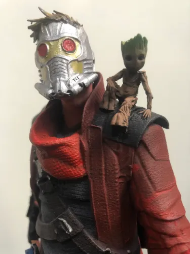 Star Lord e Groot em impressão 3D de 30cm