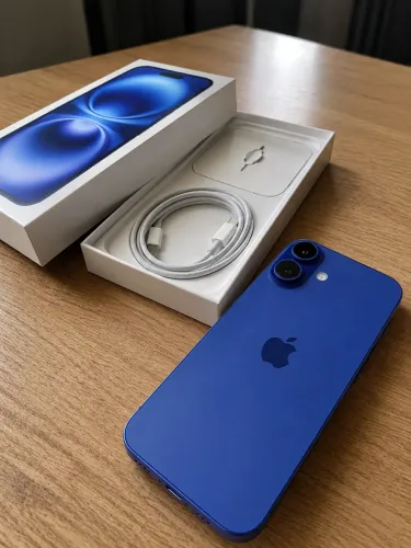 Apple iPhone 16 ultramarino 