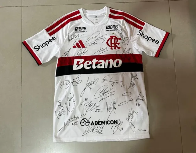 Camisa Flamengo Léo ortiz autografada pelo elenco 2026