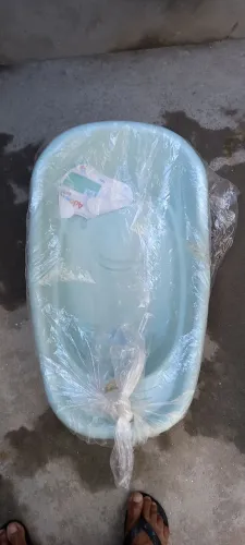 Uma banheira de bebê