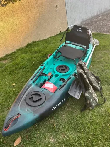 Caiaque de pesca vibe semi novo 
