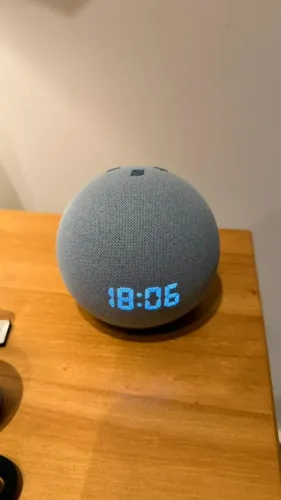 Alexa echo dot 4 com relogio