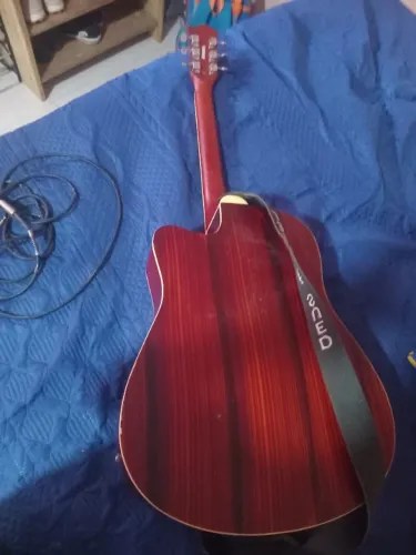 Violão elétrico com cabo