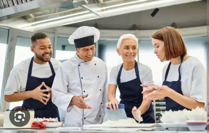Vaga pra pasteleiro,confeiteiro e auxiliar
