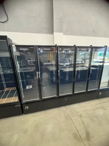 AUTO SERVICO VANGUARD RESFRIADOS 5 PORTAS PRETA INTERNO 1