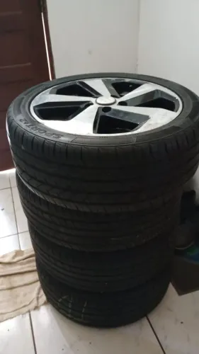 Rodas e pneus em perfeito