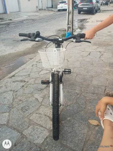 Bicicleta poucas vezes usada.