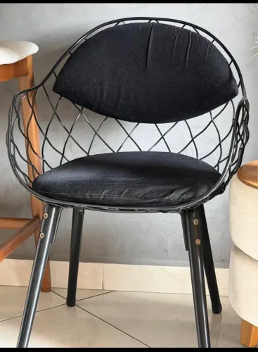 Cadeiras em camurça preta design espanhol