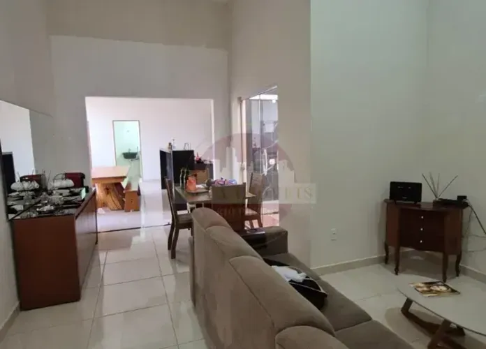 Casa À Venda no Residencial Santa Regina, com Cozinha Gourmet e 2 dormitórios.