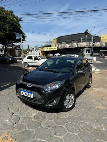 Ford Fiesta Sedan SE 1.6 8V Flex 4P 2014