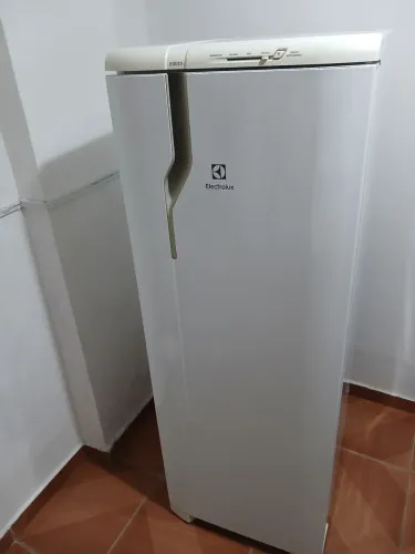 Geladeira Electrolux uma porta Modelo RDE33 com degelo seco
