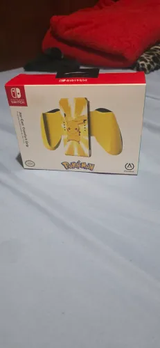 Joy-Con Comfort Grip PowerA Nintendo Switch - Edição Pokémon Pikachu (Na Caixa)