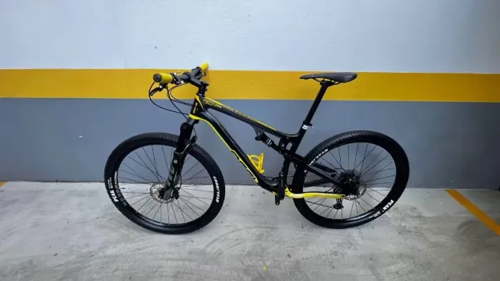 Bike MTB OGGI Cattura Sport Full Carbon - Ótimo Estado + Nota Fiscal + GPS Incluso TROCO