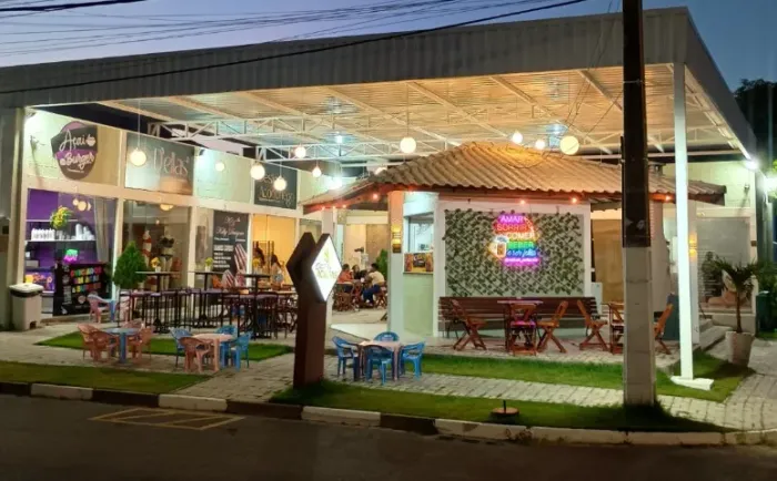 Lojas (salão/sorveteria/ escritórios)