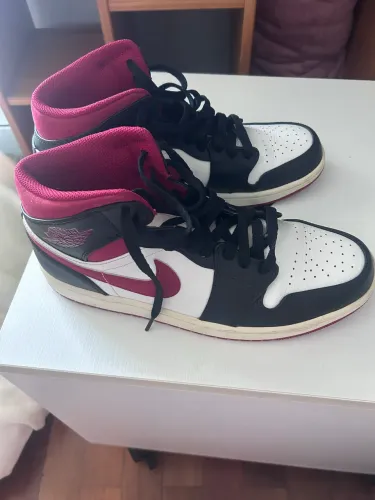 Air Jordan 1 Mid 1 Black/White/Noble Red Original Tamanho 42 - Pouquíssimo Uso