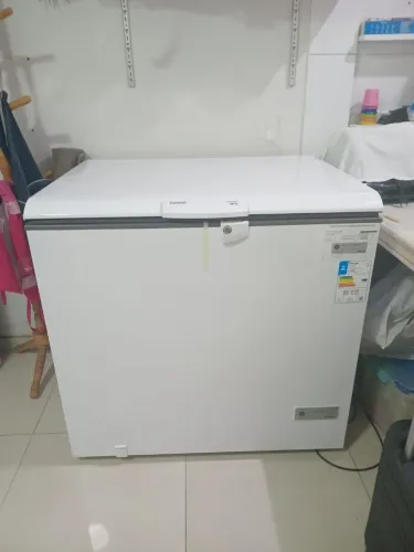 Frezer horizontal Consul 310L 5 meses de uso funciona perfeitamente