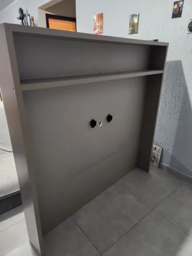 Painel de TV cinza