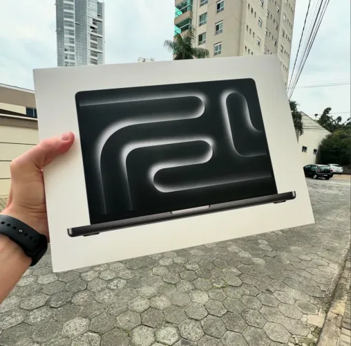 MacBook Pro M5 14? 512 SSD 16gb de ram - Space black lacrado