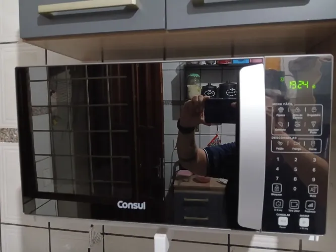 Micro-ondas Consul 32 Litros cor cinza espelhado com Menu Fácil