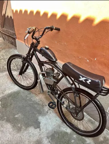 Vendo ou troco duas bicicletas uma motorizada e uma aro 26, troco por Mobilete ou bike el