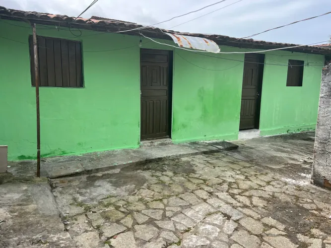 Alugo casa