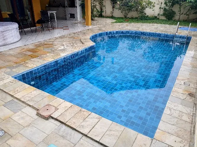 Casa 4 Suítes Piscina Condomínio Fechado 600 m da Praia