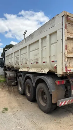 Caçamba basculante