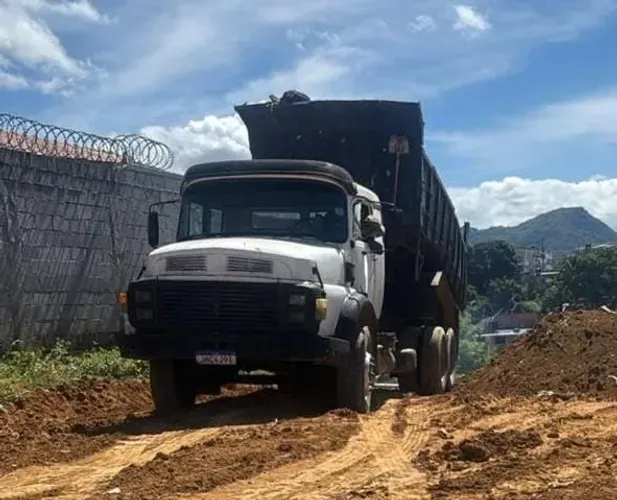 Caminhão Mercedes-Benz 1524 Truck Caçamba (Mecânica MB 1934 Legalizada)