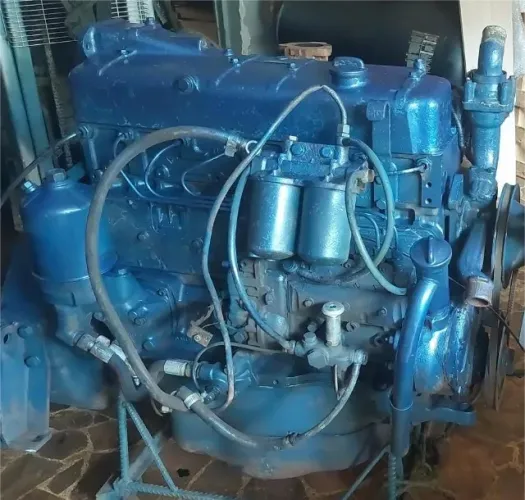 Motor Diesel Estacionário Mercedes-Benz OM352 funcionando (Aspirado)