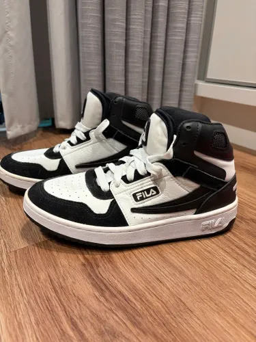 Tênis Fila Branco e Preto