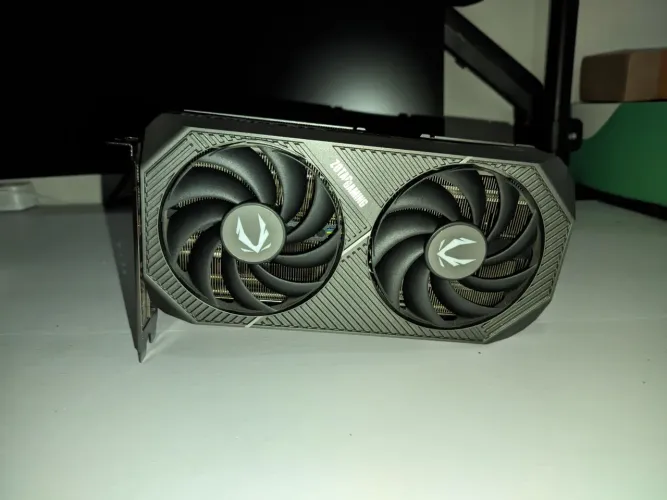 Placa De Video Zotac Gaming Geforce RTX 5060 Ti 16gb Twin Edge
