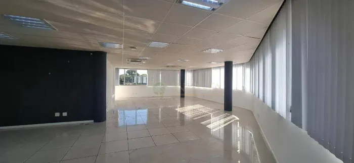 Sala Comercial com 1 vaga para Alugar em Florianópolis.