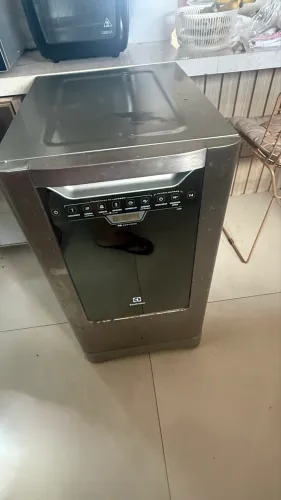 MÁQUINA DE LAVAR LOUÇAS 10 SERVIÇOS