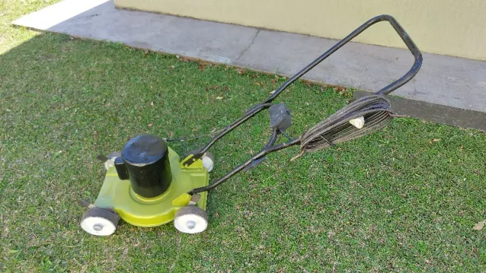 Máquina de cortar grama Trapp Elétrica 110v - pegar e usar.