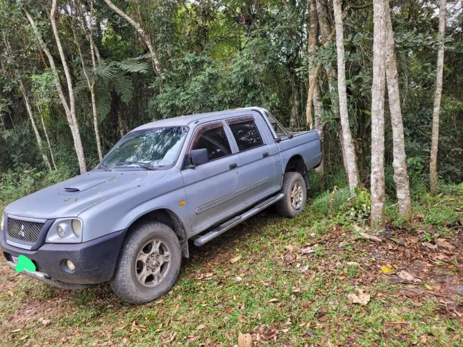 Mitsubishi L200 GL 2.5 4X4 CD Diesel 2011